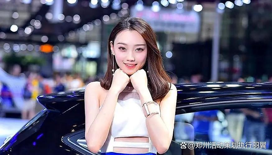 商業(yè)展示模特:在服裝發(fā)布會,珠寶首飾展,電子產(chǎn)品發(fā)布會等場合,模特